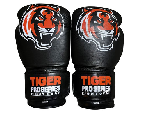 Muay Thai Tiger Pro Boxing Gloves 16oz - Black image