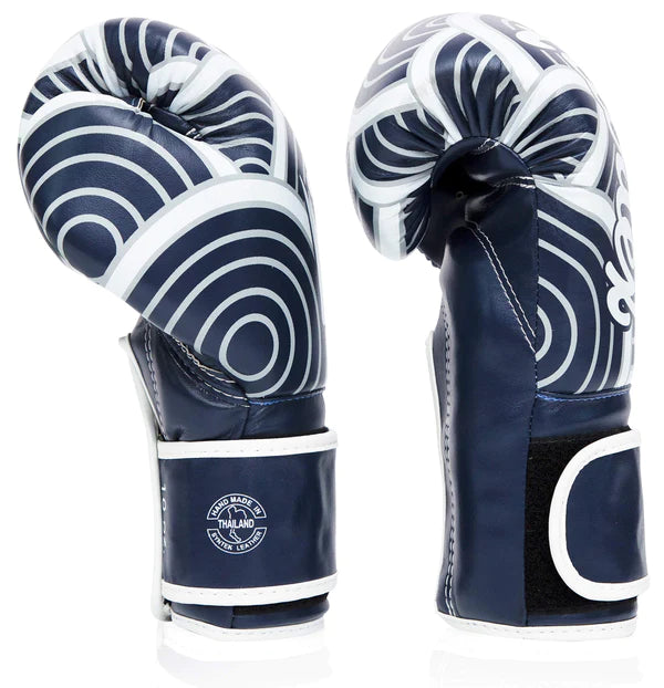 Boxing Gloves in Leather Japanese Art The Wave of Knagawa 1829 image 4