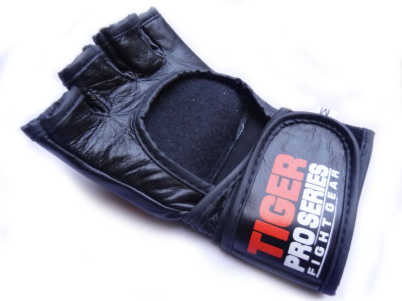 MMA Gloves in Genuine Leather 4 to 5oz image 2