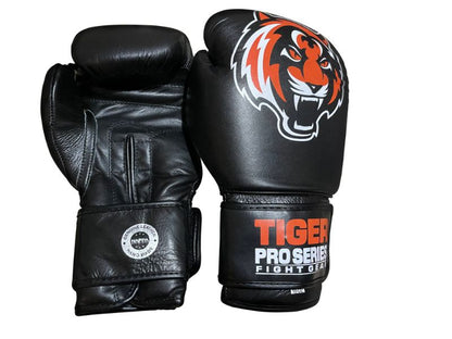 Muay Thai Tiger Pro Boxing Gloves 18oz image 0